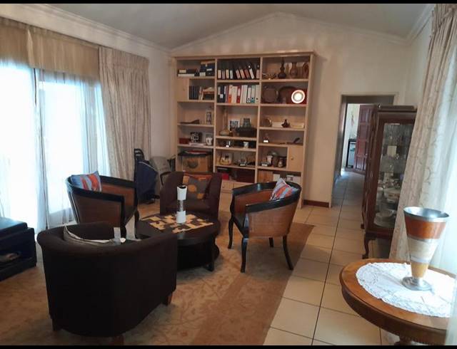 5 BEDROOM HOUSE FOR SALE IN BRYANSTON